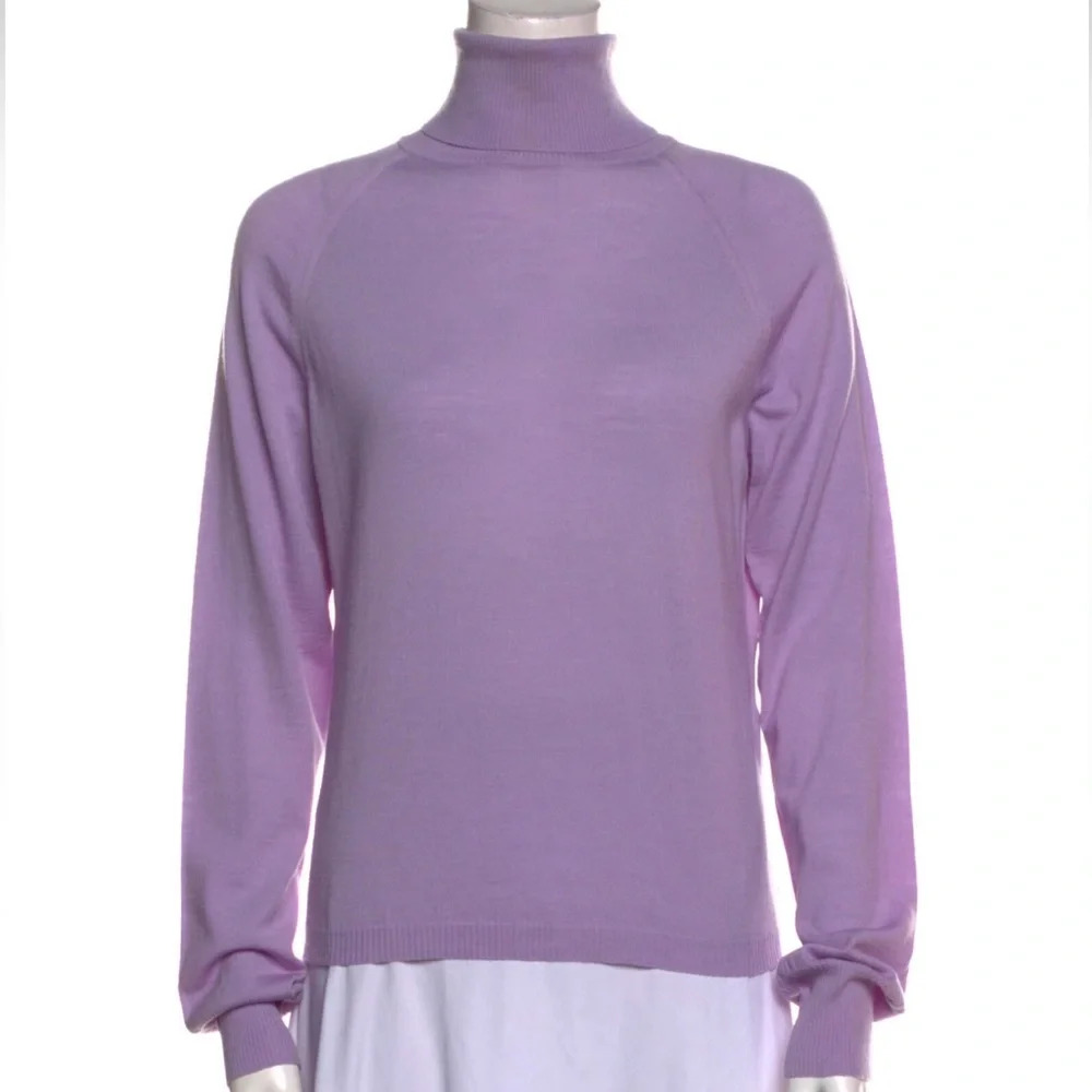 Carolina Herrera turtleneck 100% wool size large (runs small or medium)